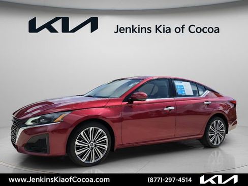Used 2023 Nissan Altima 2.5 SL AWD/4WD image 10