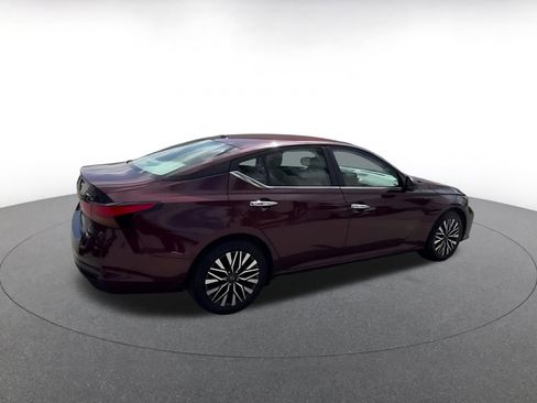 Used 2025 Nissan Altima 2.5 SV image 12