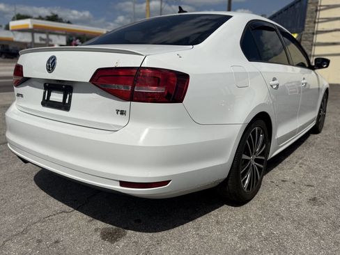 Used 2015 Volkswagen Jetta Sport image 7