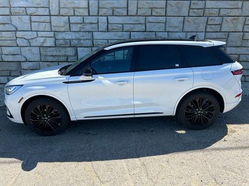 Used 2023 Lincoln Corsair Reserve w/ Equipment Group 201A image 4