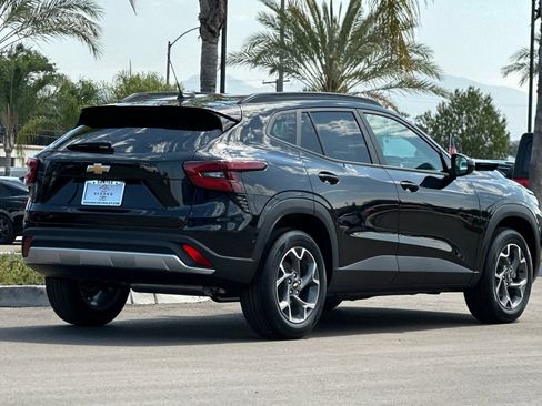 New 2026 Chevrolet Trax LT FWD image 4