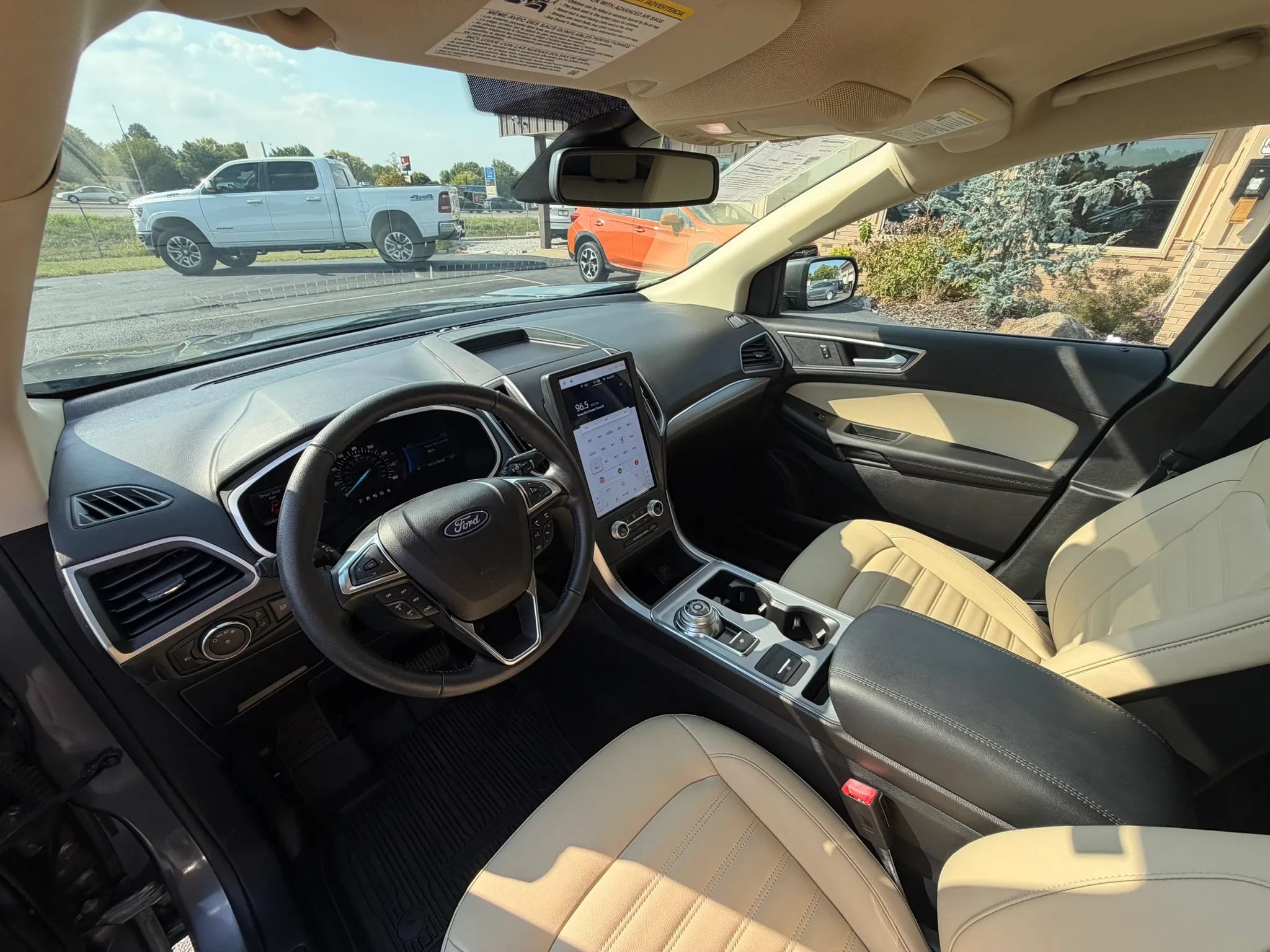 Used 2021 Ford Edge SEL FWD image 2