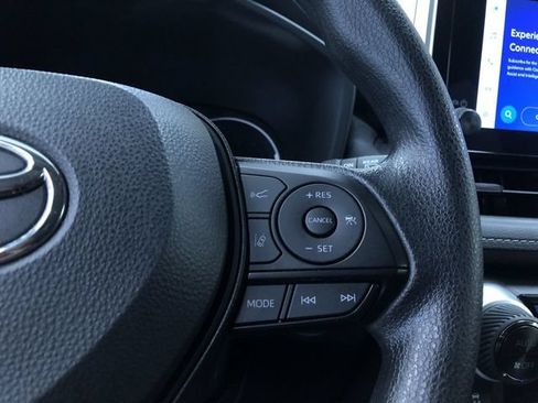 Used 2025 Toyota RAV4 XLE AWD/4WD image 27