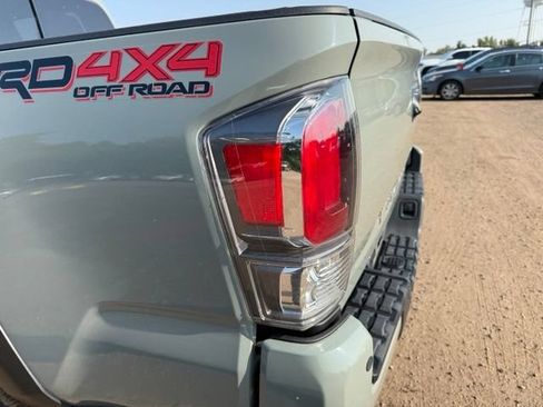 Used 2023 Toyota Tacoma TRD Off-Road w/ Advanced Technology Package AWD/4WD image 15
