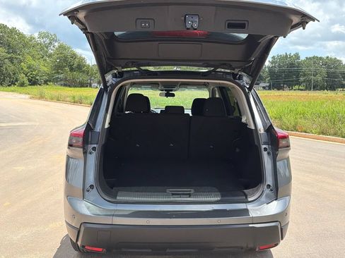 Used 2025 Nissan Rogue SV FWD image 18