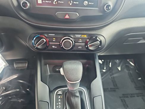 Used 2025 Kia Soul LX FWD image 17