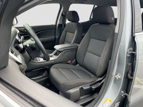 Used 2023 GMC Acadia SLE FWD image 19