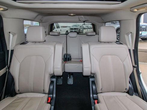 Used 2024 Ford Expedition Limited image 9