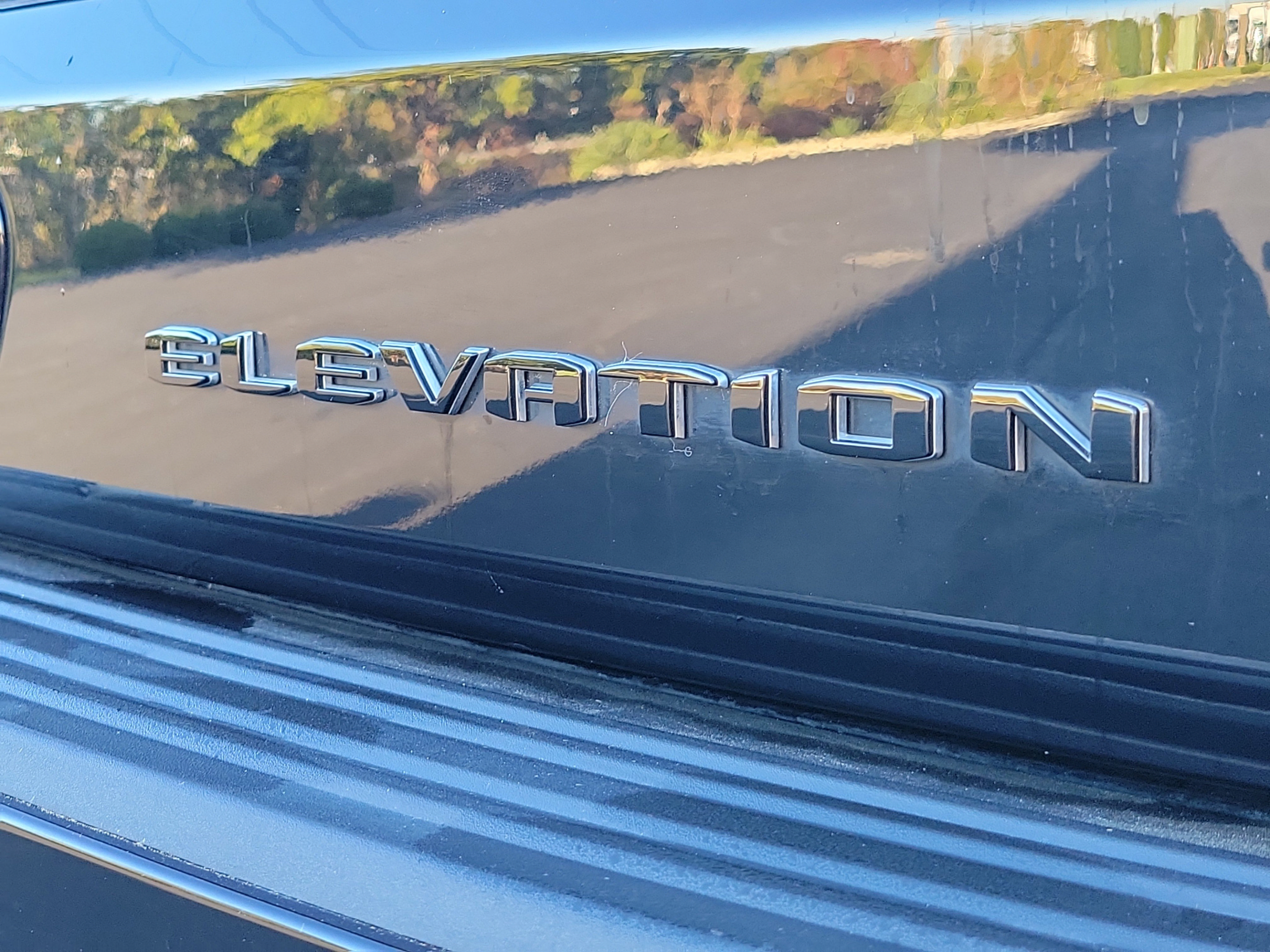 Used 2025 GMC Yukon Elevation AWD/4WD image 34