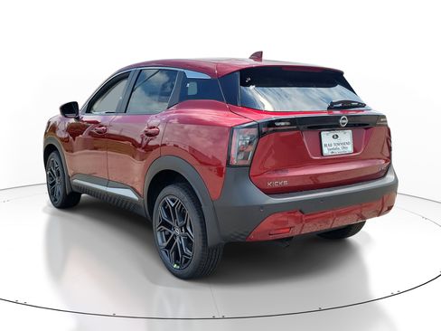 Used 2025 Nissan Kicks SV w/ Charging Package image 3