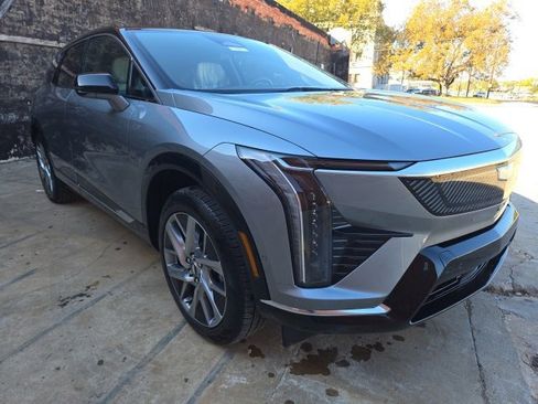 New 2026 Cadillac Optiq Luxury 1 image 3