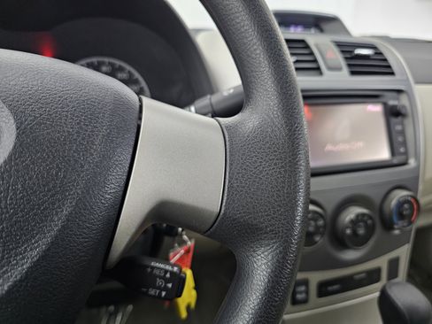 Used 2013 Toyota Corolla LE image 39