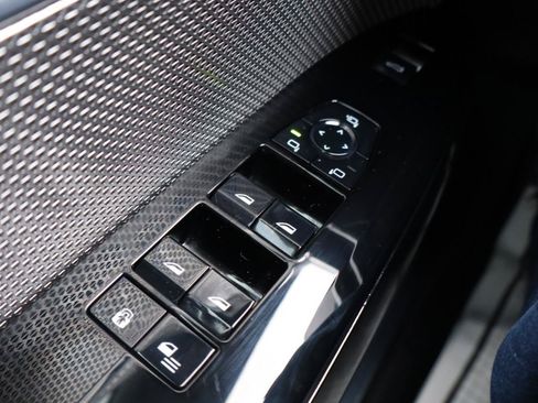 Used 2024 BMW 740i RWD image 17