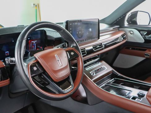 Used 2025 Lincoln Aviator Reserve w/ Equipment Group 201A AWD/4WD image 24