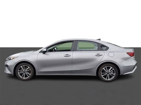 Used 2023 Kia Forte LXS image 4