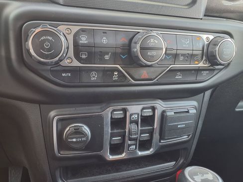 Used 2021 Jeep Wrangler Unlimited Sahara AWD/4WD image 11