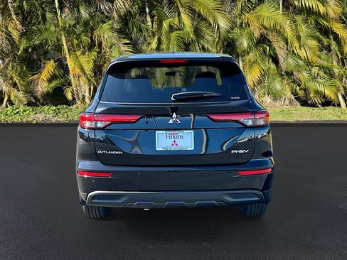 New 2025 Mitsubishi Outlander ES image 4