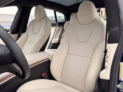 Used 2025 Tesla Model S image 19