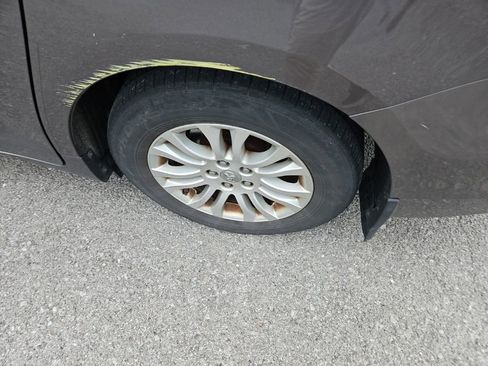 Used 2011 Toyota Sienna XLE w/ Entertainment Pkg FWD image 12