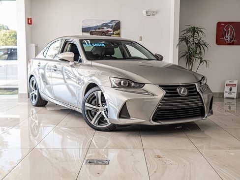 Used 2017 Lexus IS 300 AWD image 5