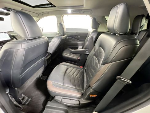 Used 2023 Nissan Pathfinder Platinum image 25