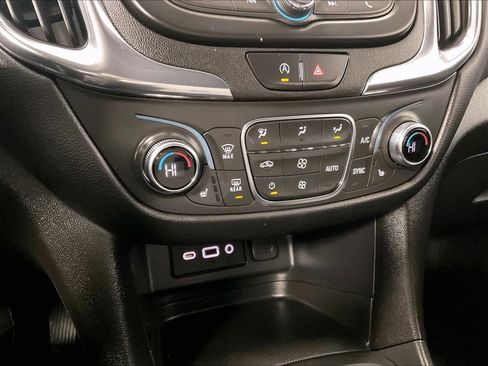 Used 2023 Chevrolet Equinox LT image 25