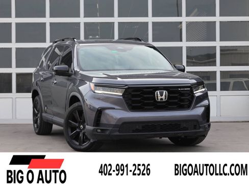 Used 2025 Honda Pilot Black Edition image 1