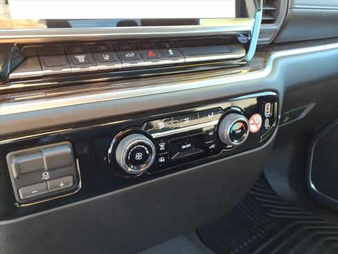 Used 2024 Chevrolet Silverado 2500 LT image 25