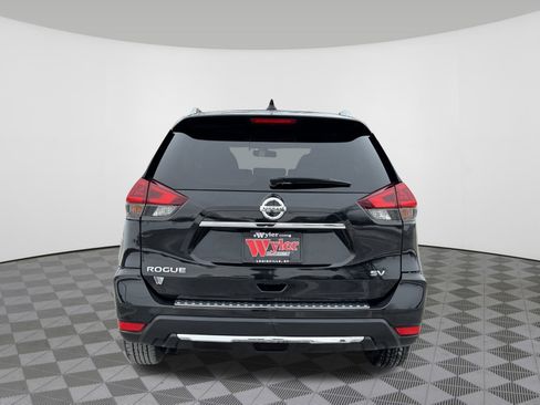 Used 2018 Nissan Rogue SV w/ Premium Package image 19