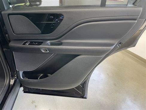 Used 2023 Lincoln Aviator AWD image 25