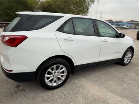Used 2020 Chevrolet Equinox LS image 8