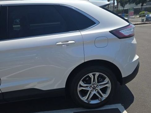 Used 2017 Ford Edge Titanium w/ Technology Package FWD image 5