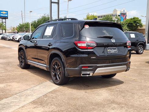 Used 2025 Honda Pilot Elite image 8