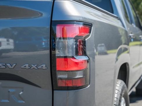 Used 2022 Nissan Frontier SV AWD/4WD image 15
