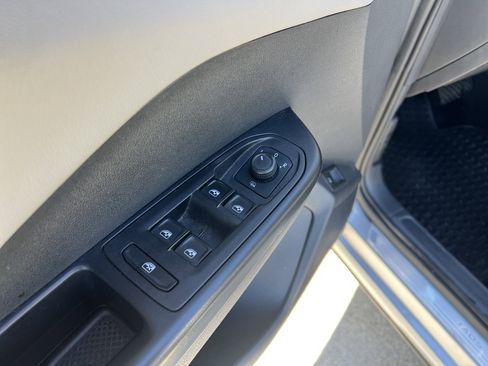 Certified 2023 Volkswagen Taos SE w/ Panoramic Sunroof Package FWD image 14