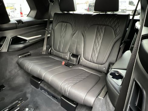 Used 2022 BMW X7 M50i image 24