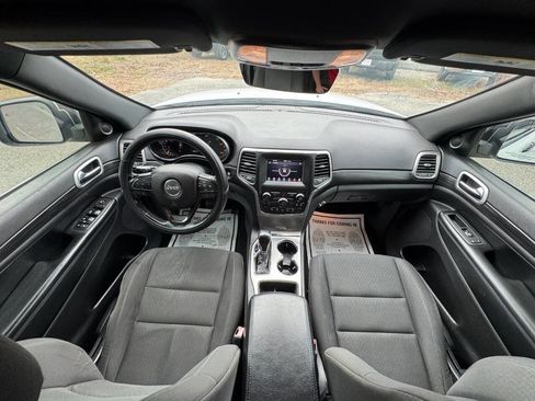 Used 2019 Jeep Grand Cherokee Laredo image 15