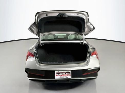 Used 2025 Hyundai Elantra Limited FWD image 34