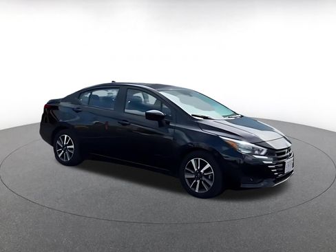 Used 2025 Nissan Versa SV FWD image 15