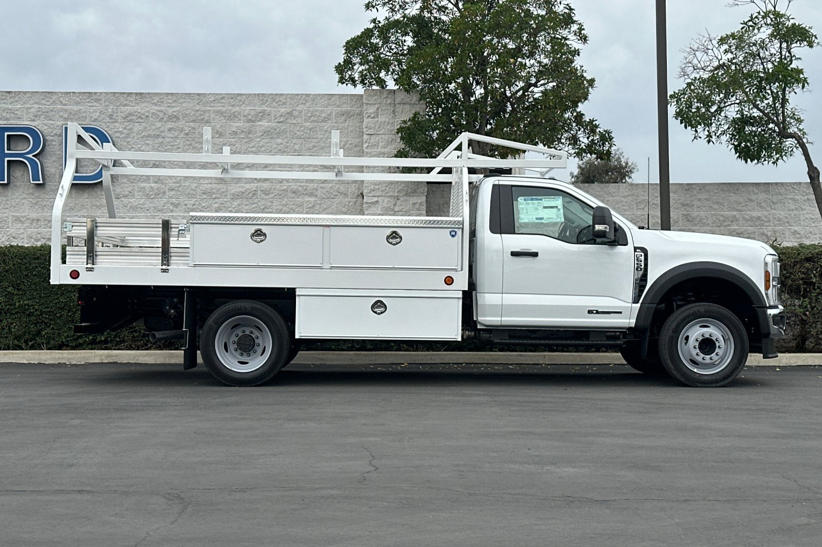 New 2026 Ford F550 2WD Regular Cab Super Duty image 3
