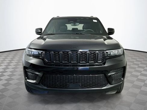 Used 2023 Jeep Grand Cherokee Altitude AWD/4WD image 3