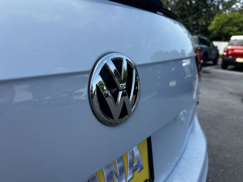 Used 2018 Volkswagen Tiguan SEL AWD/4WD image 46
