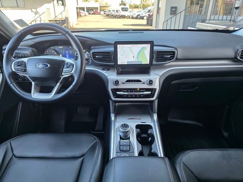 Used 2023 Ford Explorer XLT w/ Equipment Group 202A image 8
