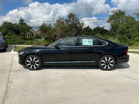 Certified 2024 Volvo S90 T8 Ultimate w/ Lounge Package image 3