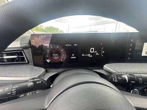 Used 2025 Nissan Kicks SV AWD/4WD image 17