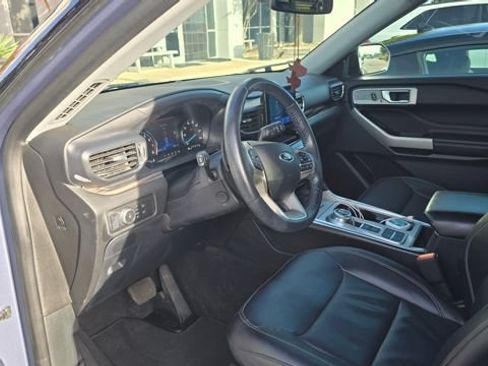 Used 2021 Ford Explorer Limited w/ Equipment Group 301A RWD image 3