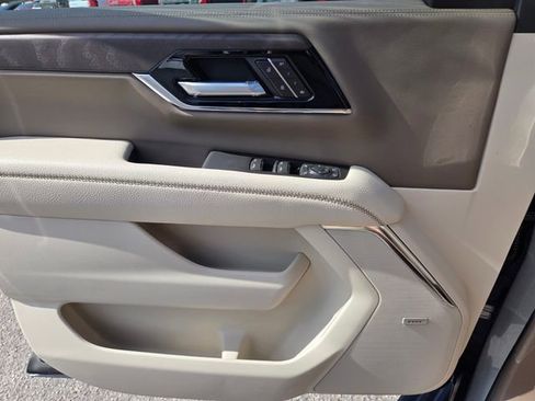 New 2026 GMC Yukon XL Denali w/ Denali Reserve Package image 24