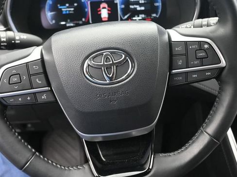 Used 2023 Toyota Highlander Platinum FWD image 16