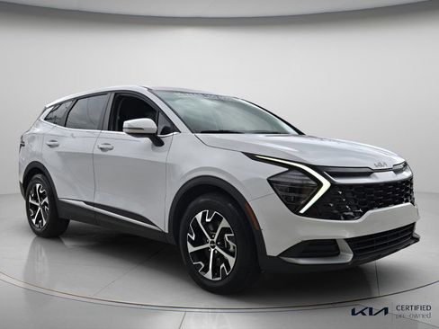Used 2025 Kia Sportage EX FWD image 9