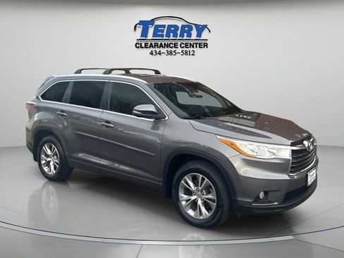 Used 2014 Toyota Highlander XLE image 2